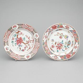 TALLRIKAR, ett par +1 +1, porslin, Kina, Qianlong (1736-1795).