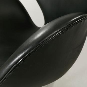 ARNE JACOBSEN, fåtölj, "Svanen", Fritz Hansen, Danmark, 1960-tal.