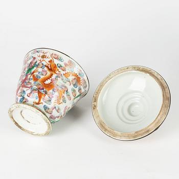 Two porcelain dishes and a jar with cover. An enamel on copper coaster and cigarette case. China, late Qingdynasty/20th.