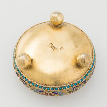Saltkar, cloisonné-emalj, förgyllt silver, Moskva 1896. Oidentifierad mästare.