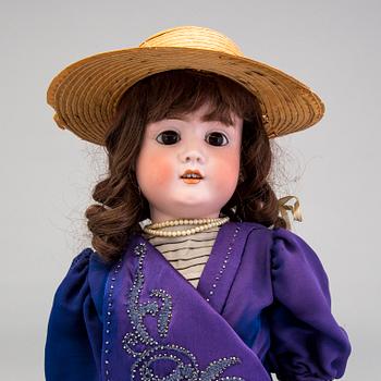 A Schoenau & Hoffmeister 1906 no 10 Bisque head doll, Germany, early 20th century.