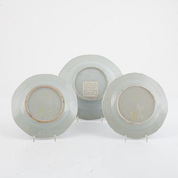 Tallrikar, sex stycken samt assietter, två stycken, porslin, Kina, Qingdynastin, 1700- och 1800-tal.