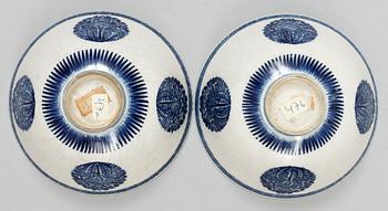 A pair of blue and white bowls with covers, Qing dynasty, Yongzheng (1723-35).