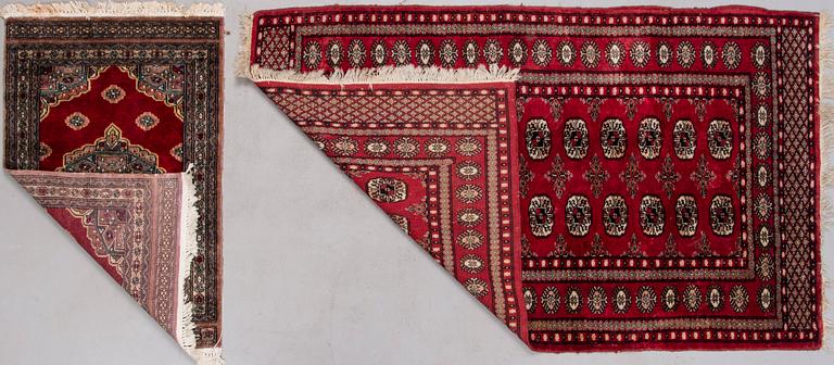 MATTOR, 2 st, orientaliska, ca 163x99 cm, ena Pakistan, ca 95x60 cm.