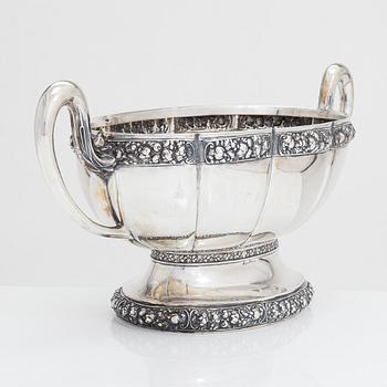 Praktskål, silver, finska stämplar, 1900-talets första hälft.