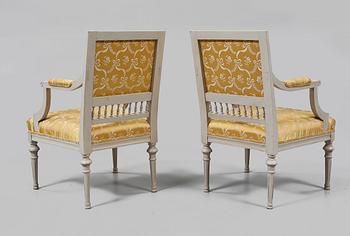 KARMSTOLAR, ett par gustaviansk stil, 1900-talets första hälft.