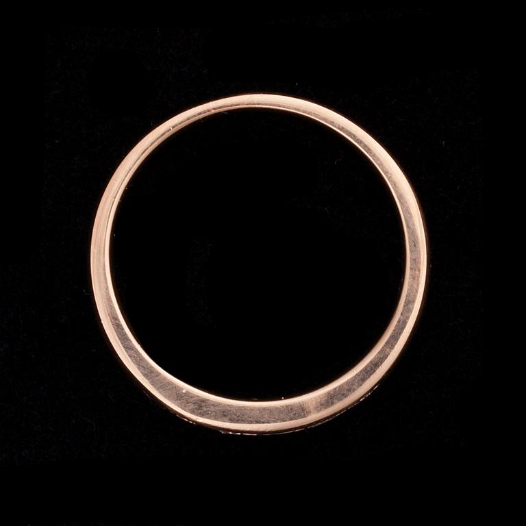RING, guld 14K, 5 små diamanter, enligt gravyr tot. 0,30 ct. Vikt 5,5 g.