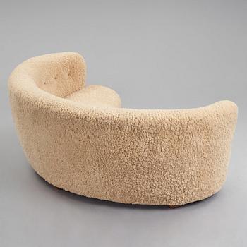 A curved Swedish Modern sofa, 1930-40s.