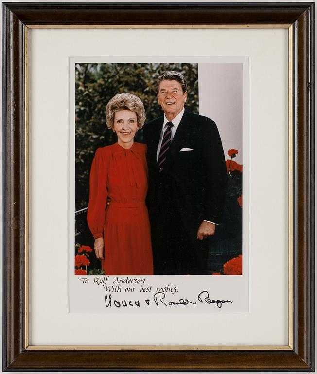 NANCY OCH RONALD REAGAN, egenhändiga autografer på foto.