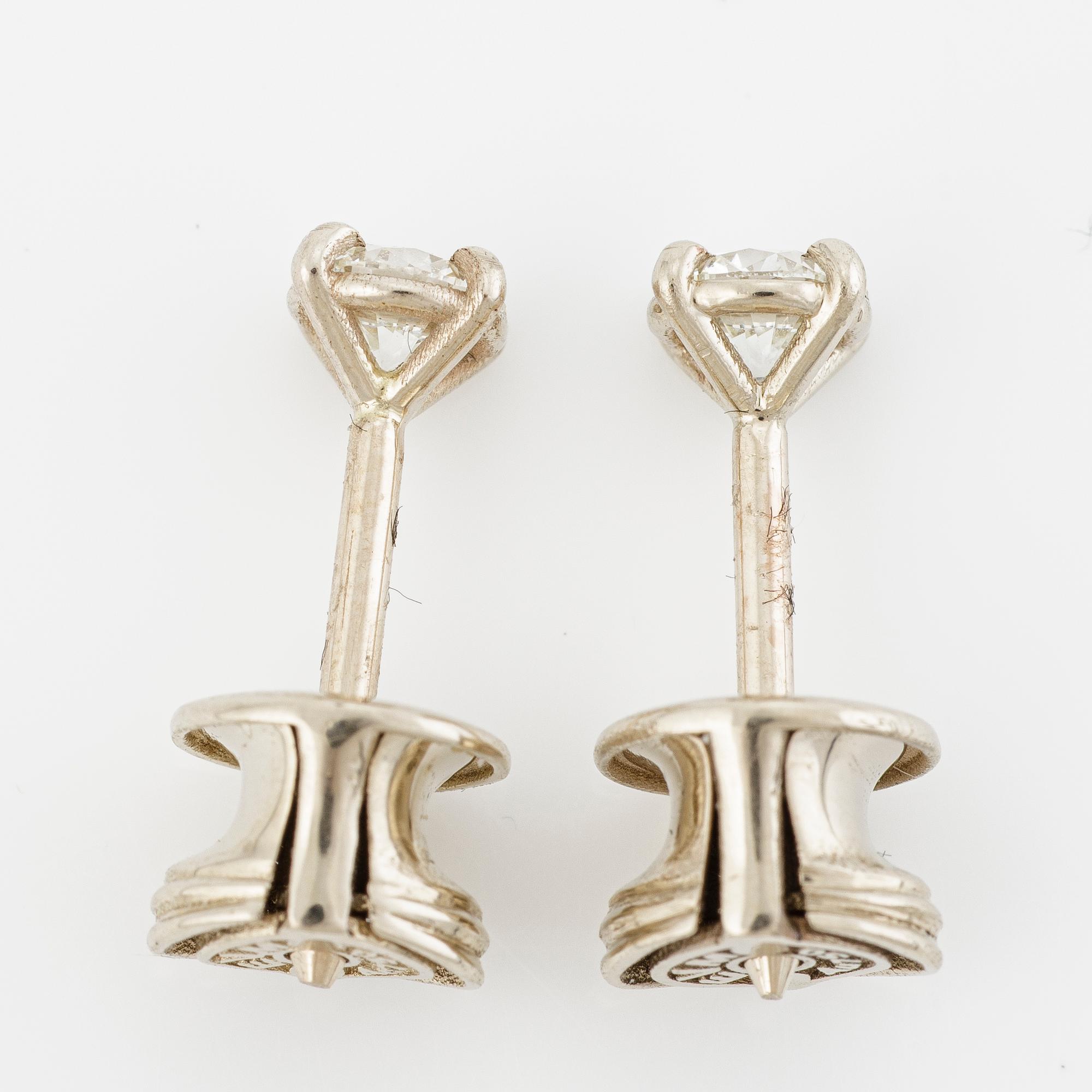 Earrings, 18K white gold set with brilliant-cut diamonds totalling 0.46 ct.