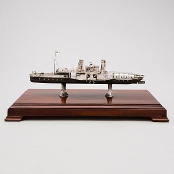 A Russian silverand wood model ship, maker's mark KH, Saint Petersburg 1908-1917.