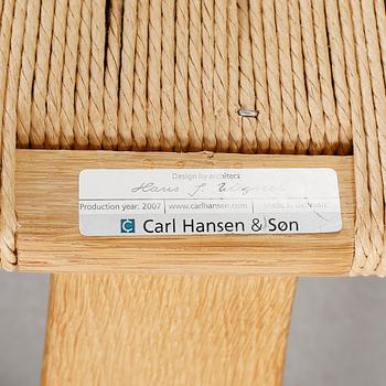 A 2007 "The Wishbone chair" by Hans J. Wegner, Carl Hansen & Søn.