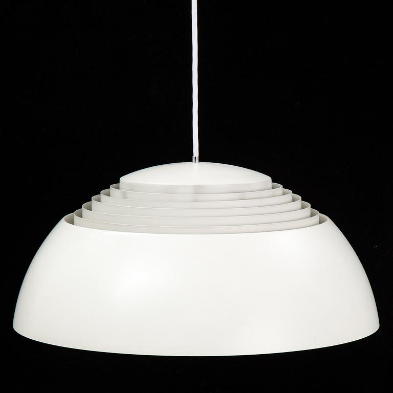Arne Jacobsen, taklampa, "AJ Pendel", Louis Poulsen, Danmark.
