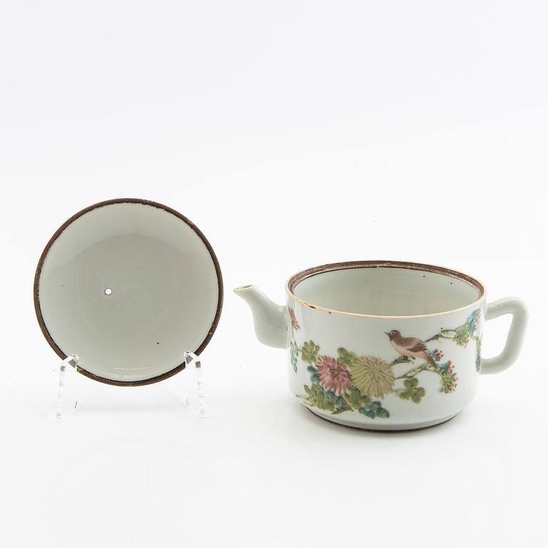 A set of three differently decorated tea pots with covers, Qing dynasty, 18century and 20th century.