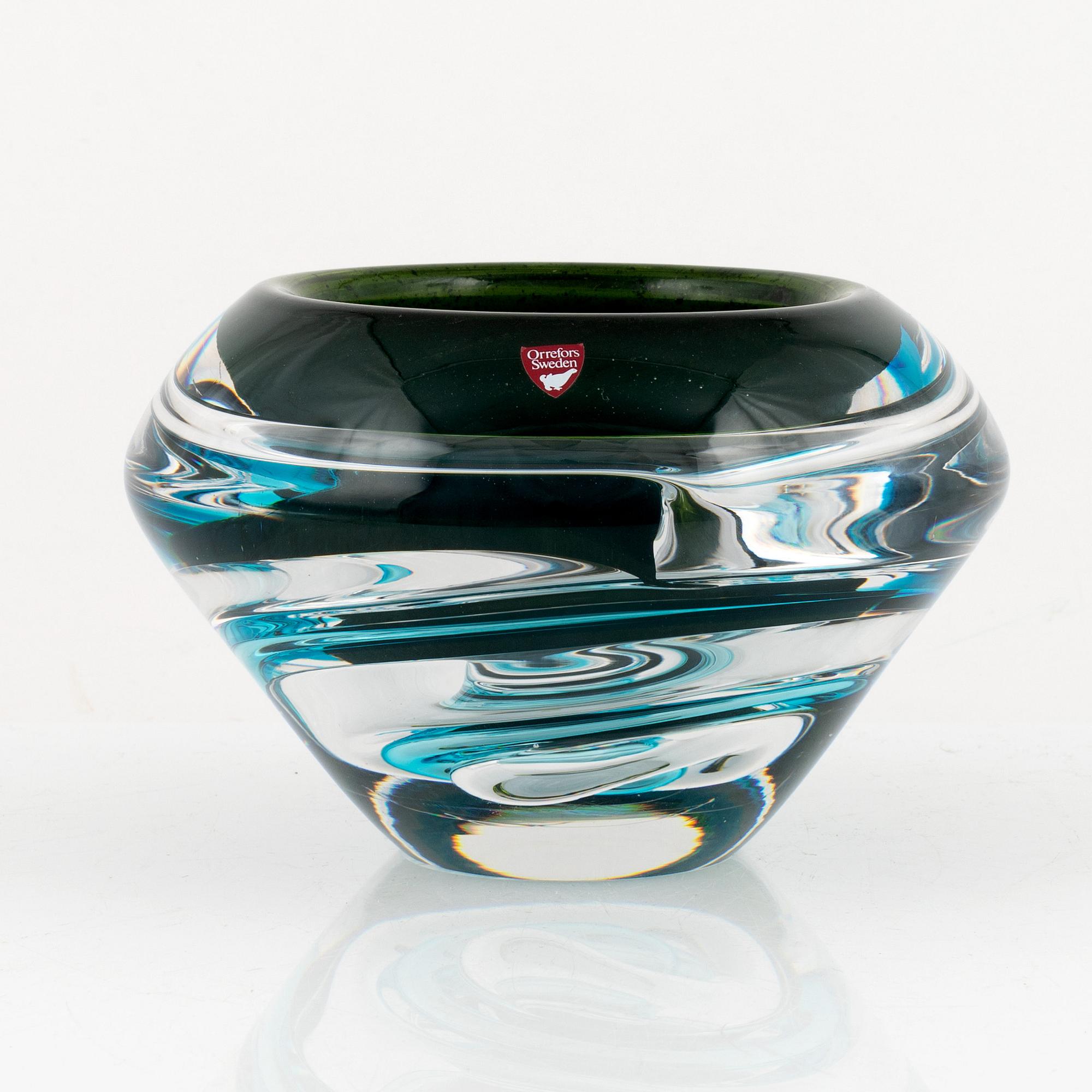 Lars Hellsten, a glass bowl, signed. Orrefors.