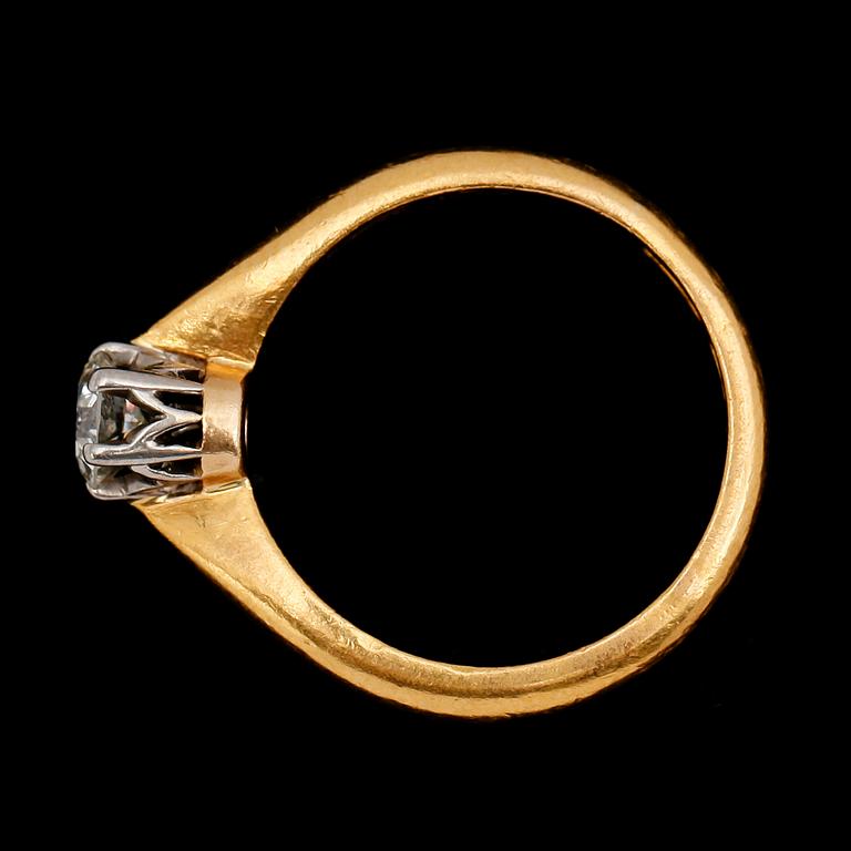 RING, 23 k guld, med solitär briljant ca 0.50 ct.
