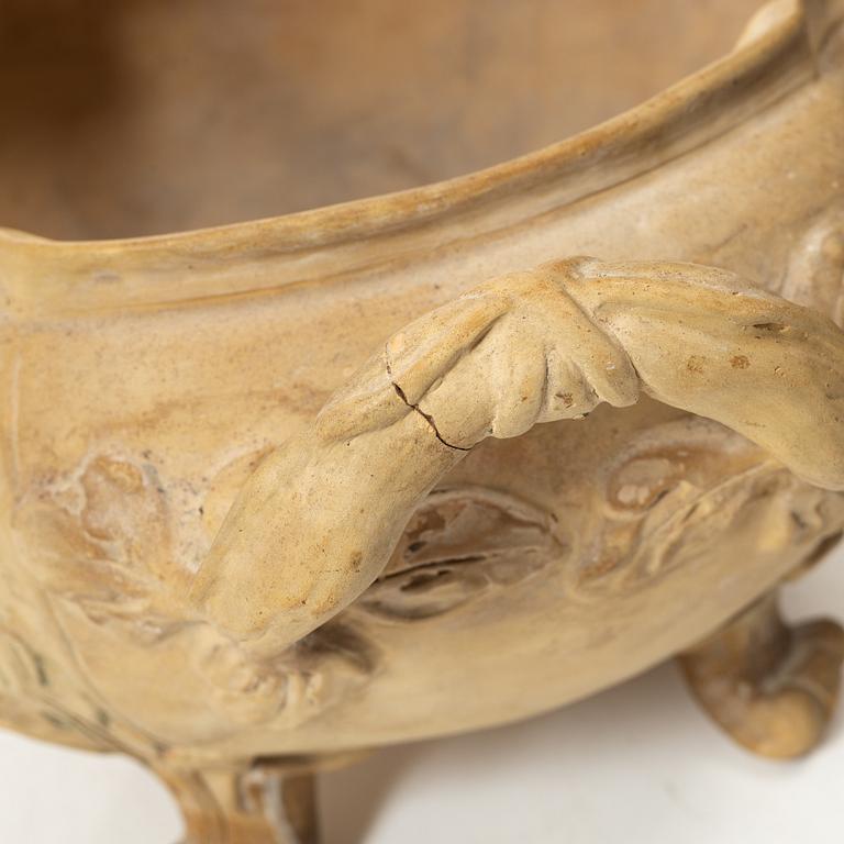 Terrin, oglaserat lergods, rokoko, 1700-tal.