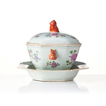 A famille rose tureen with cover, Qing dynasty, Qianlong (1736-95).