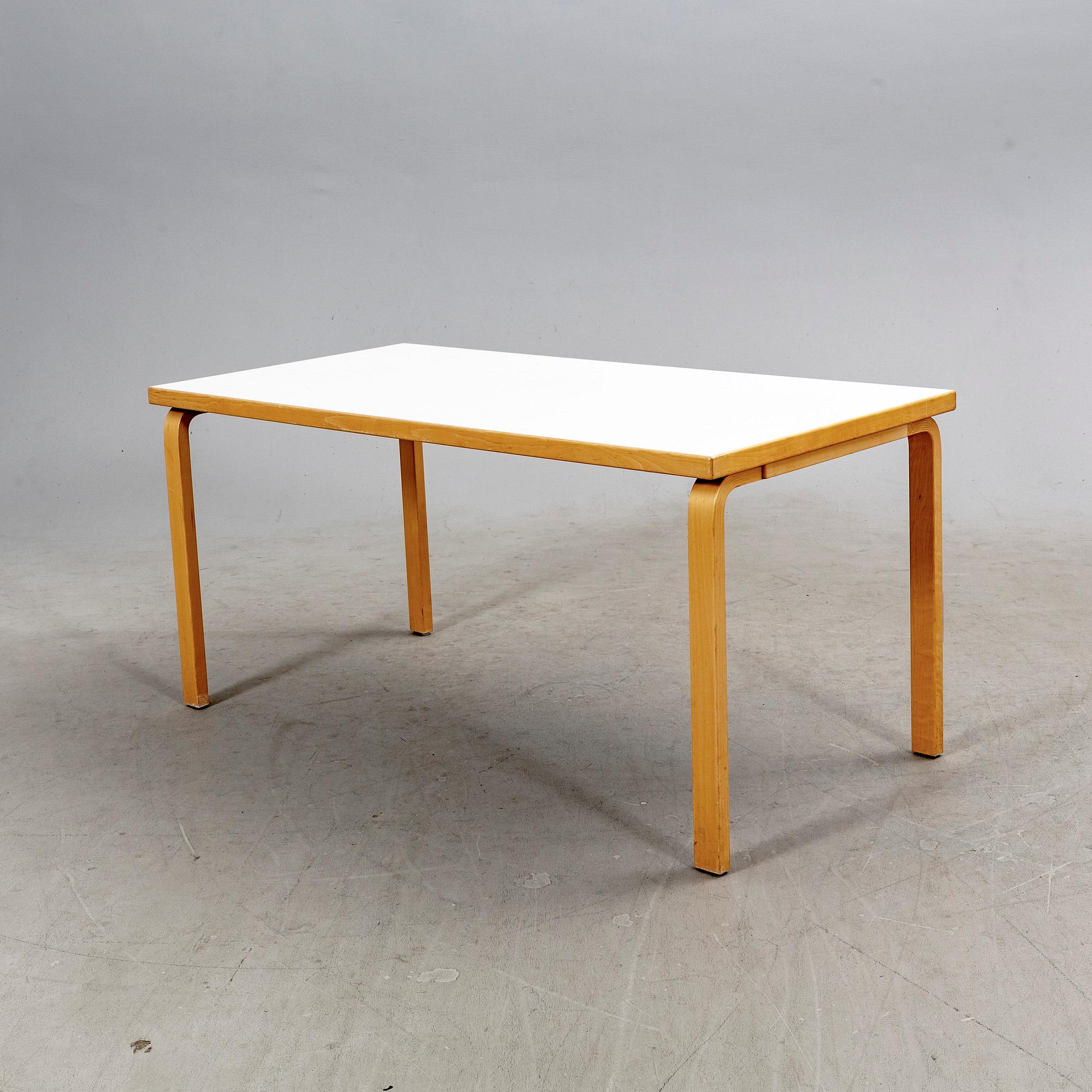 Alvar Aalto, bord modellnr 81a Finland 2000-tal.