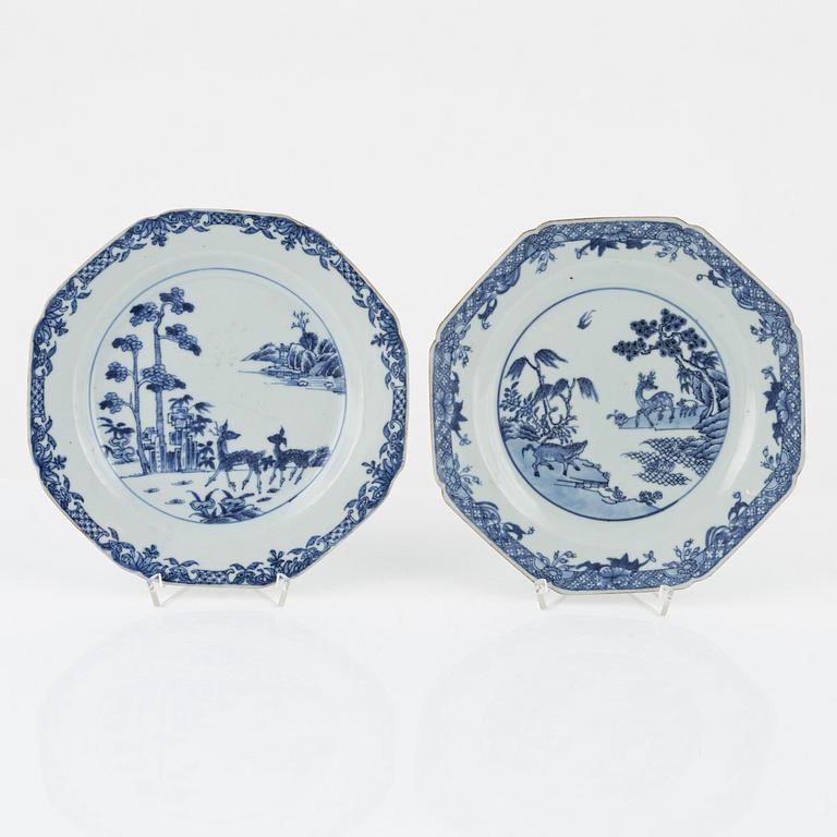 A pair of blue and white dinner plates, Qing dynasty, Qianlong (1736-95).