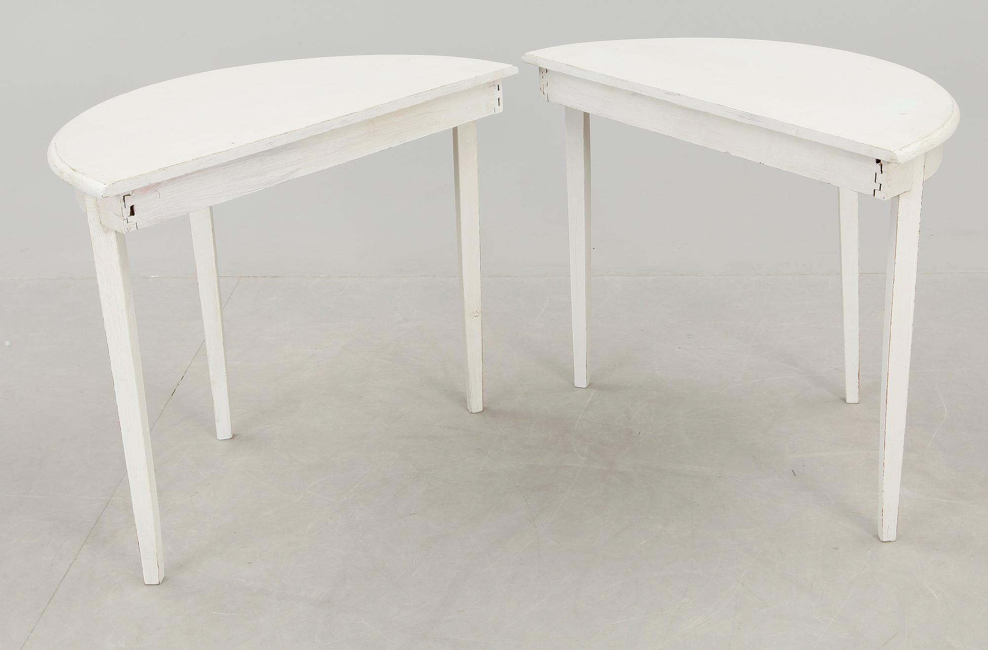 MÅNBORD, ett par, 1800-talets mitt.