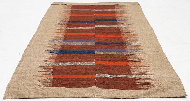 A persian kilim rug, c. 254 x 111 cm.