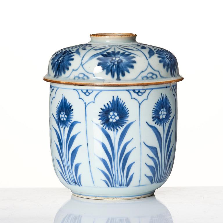 A blue and white jar with cover, Qing dynasty, Kangxi (1662-1722).