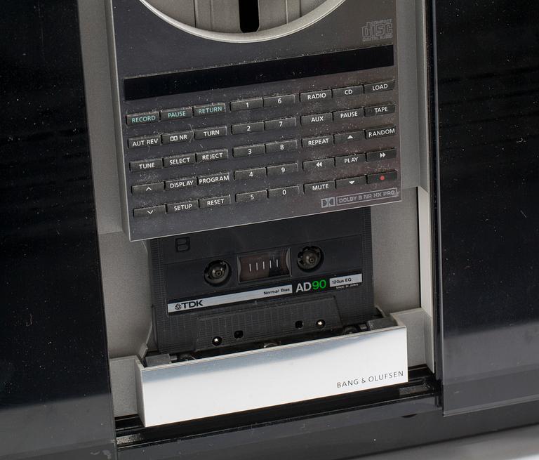 STEREO, "Beosound 2500", David Lewis, Bang & Olufsen, tillverkad mellan 1991-1994.