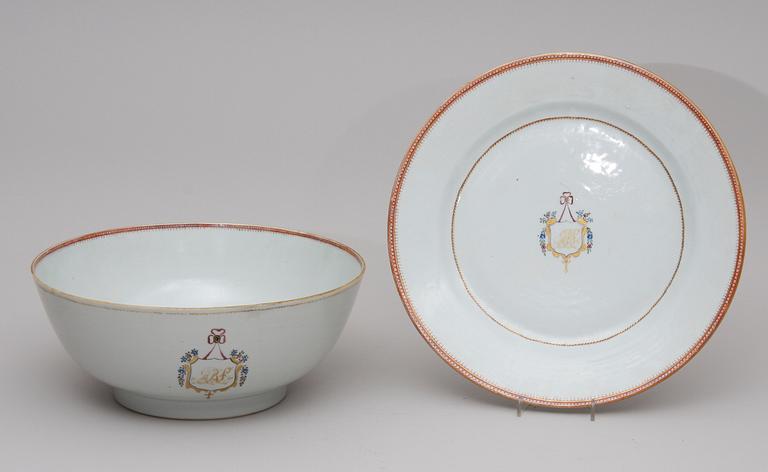 BÅLSKÅL MED FAT, porslin. Kina, 1700-tal.