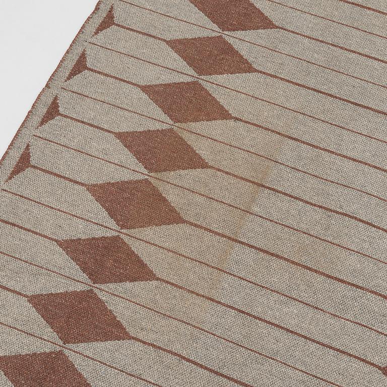 APPO HÄRKÖNEN, A 1960s flat weave wool carpet for Mattokutomo, Finland. 219 x 157 cm.