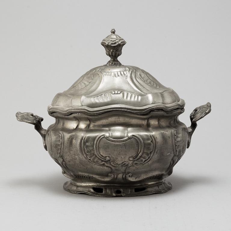 TERRIN MED LOCK, tenn, rokokostil, Tyskland, 1800-tal.