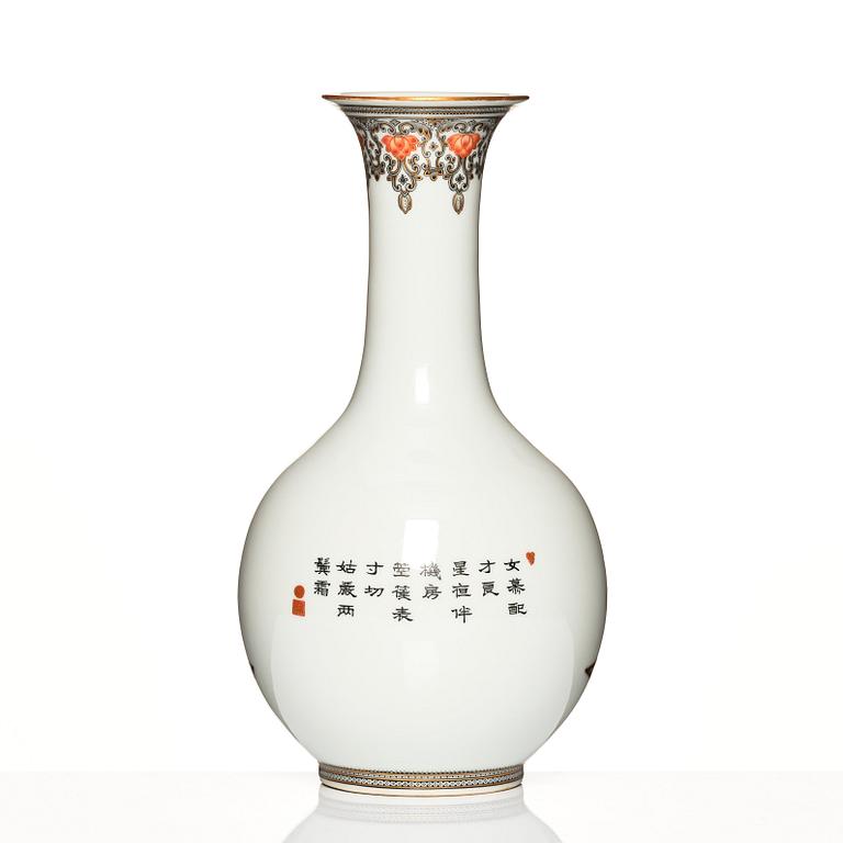 A finely painted Chinese vase, 20th Century.