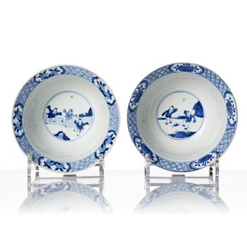 Skålar, ett par, porslin. Qingdynastin, Kangxi (1662-1722).