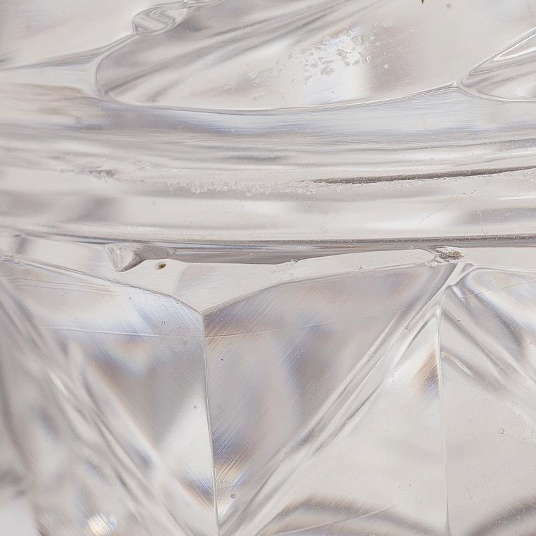 Maljakko, kullattu messinki, hiottu lasi, 1800-luvun puoliväli.