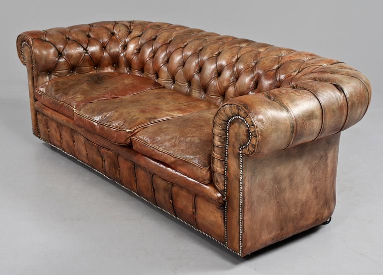 SOFFA, Chesterfield-modell, 1900-talets andra hälft.
