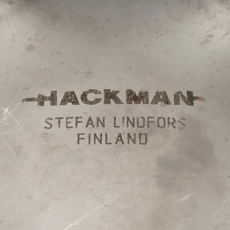 A STAINLESS STEEL SALAD BOWL AND CUTLERY BY STEFAN LINDFORS, Hackman, the late 20th century.