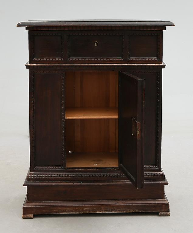 SKÅP, renässansstil, 1800-tal.