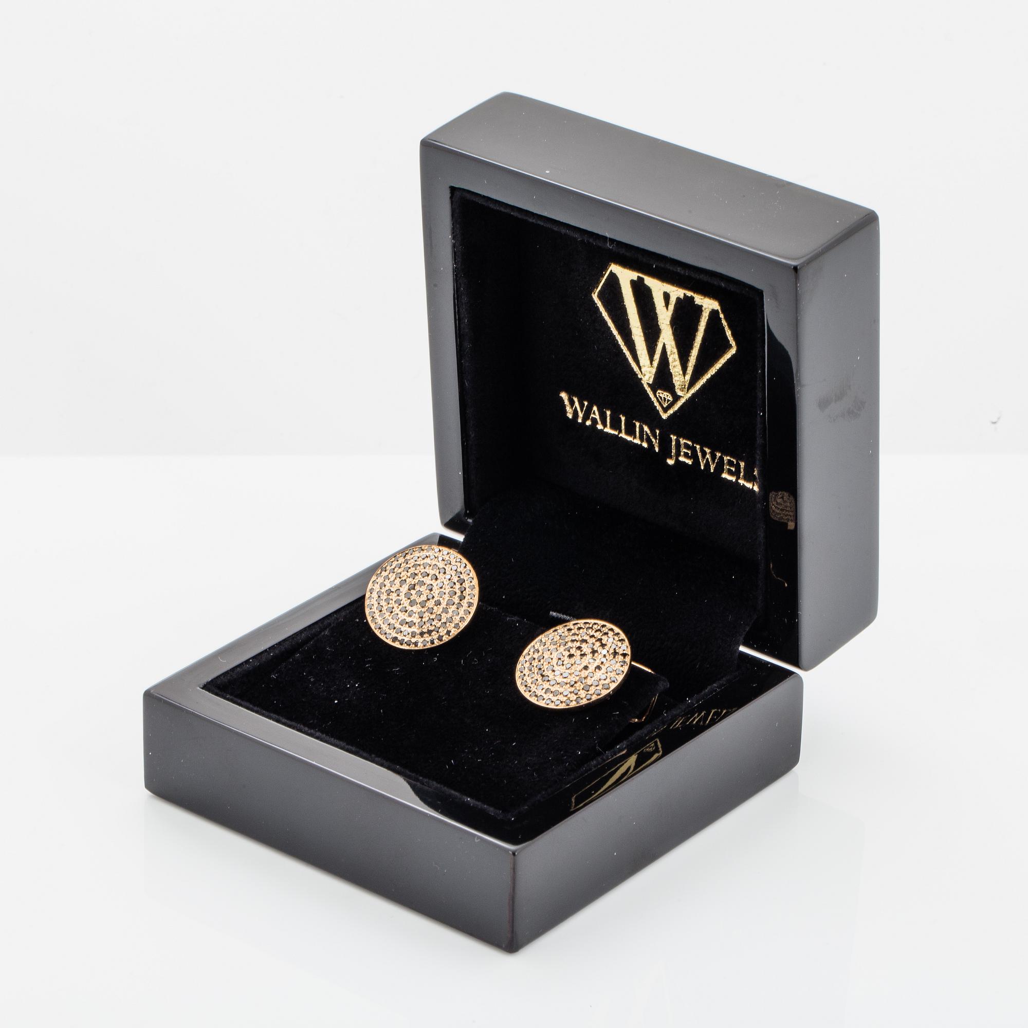 18K gold and black diamond cufflinks.