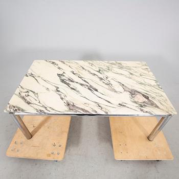 A late 20th century marble coffee table.