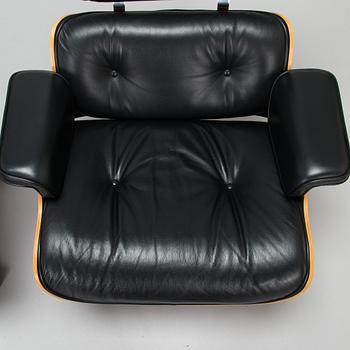 Charles ja Ray Eames, nojatuoli ja rahi, "Lounge chair", Vitra 2006.
