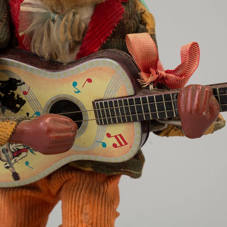 A JAPANESE TIN TOY, mid 20th century.