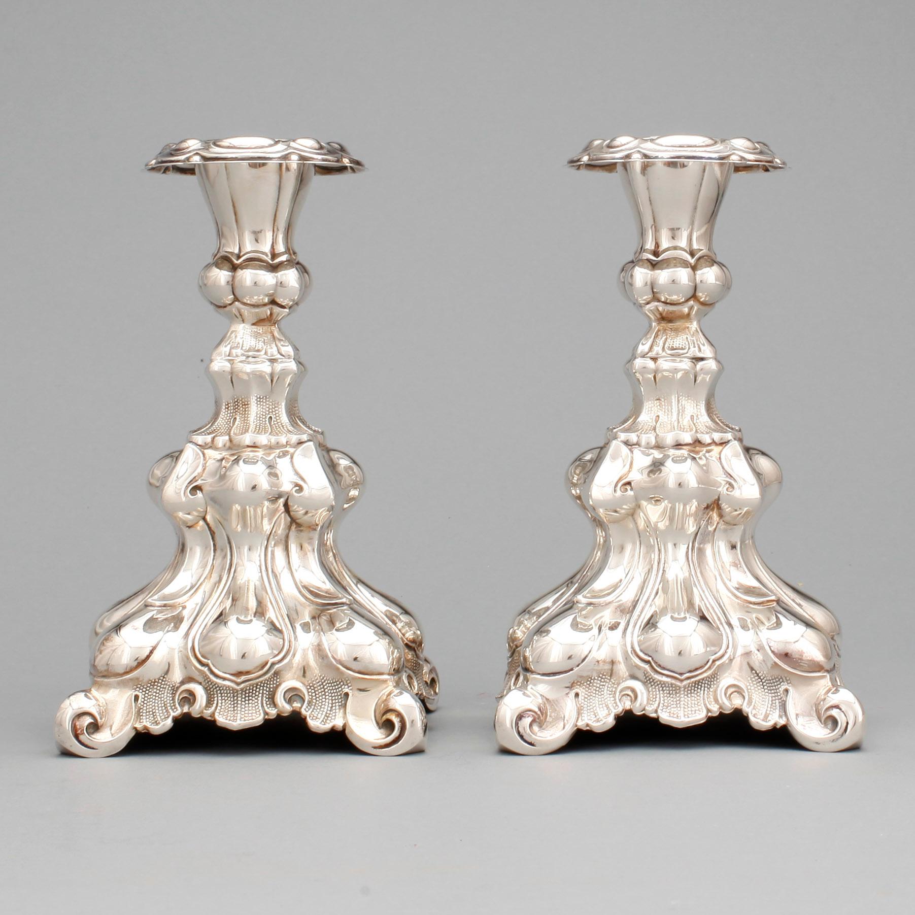 LJUSSTAKAR, ett par. Silver, barockstil, 1900-tal.