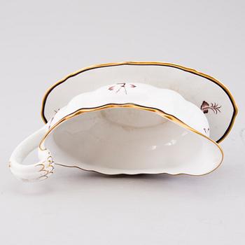 A 16-pcs set of 1930s-1940s 'Diana' tableware from Arabia, Finland.