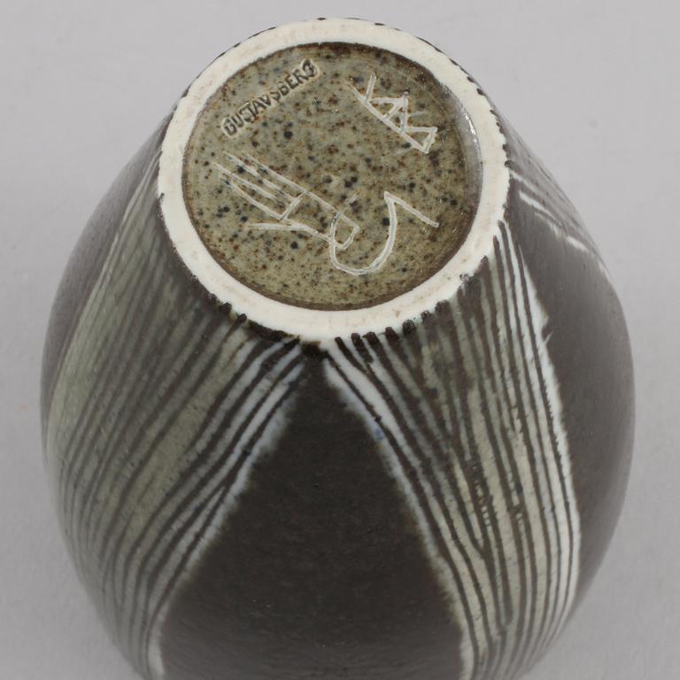 VAS, stengods, Karin Björkqvist, Gustavsberg Studio, 1900-talets andra hälft.