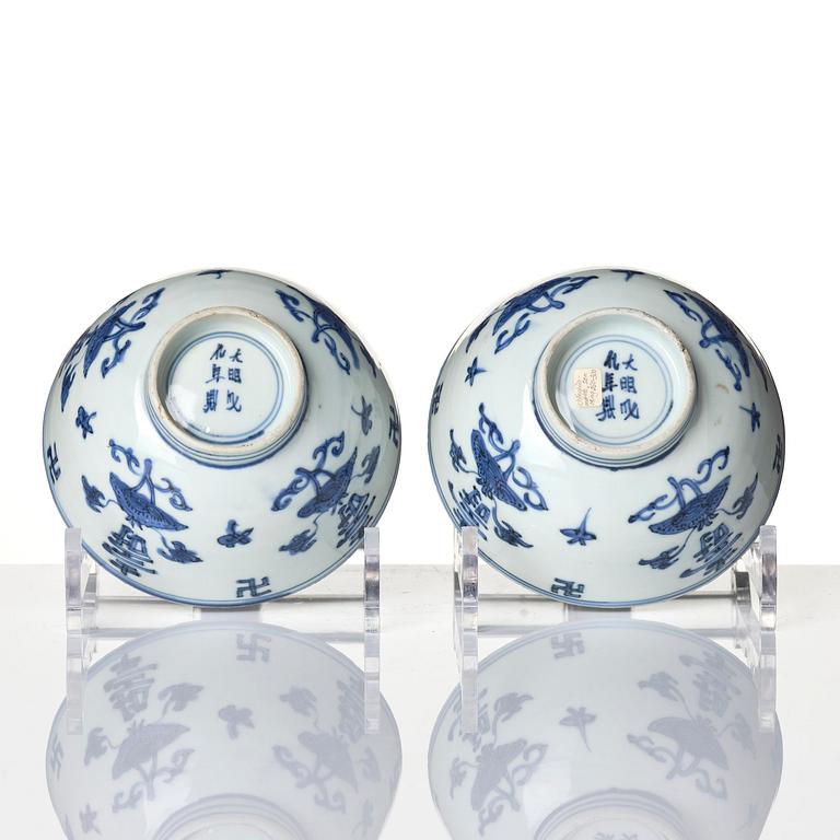 A pair of blue and white 'lotus' bowls, 17th century.