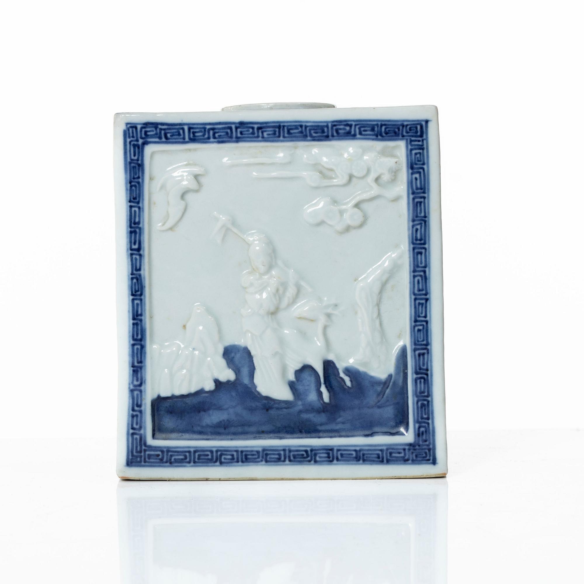 Tedosa, porslin. Qing dynastin, 1800-tal.