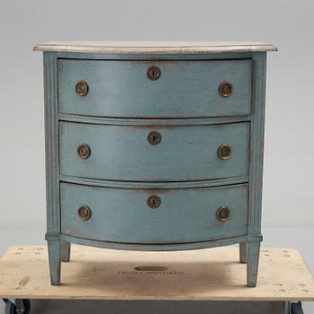 BYRÅ, gustaviansk stil, tidigt 1900-tal.