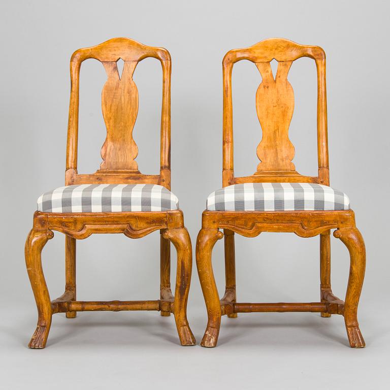 Two baroque/ rococo chairs, first half of the 18th century.