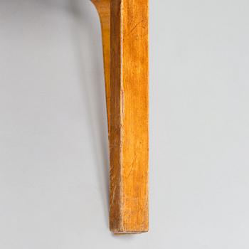 Alvar Aalto, jakkarapari, malli 60, O.Y. Huonekalu-ja Rakennustyötehdas A.B, Finmar, Suomi, 1934–39.