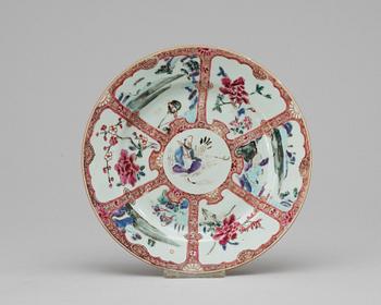 722. A famille rose plate. Qing dynasty, Qianlong (1736-95).